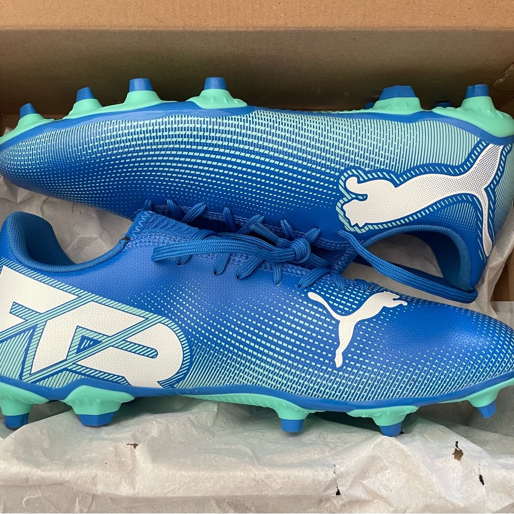 Puma NIB Vibrant Blue and White Soccer Cleats Shoes, men’s 10